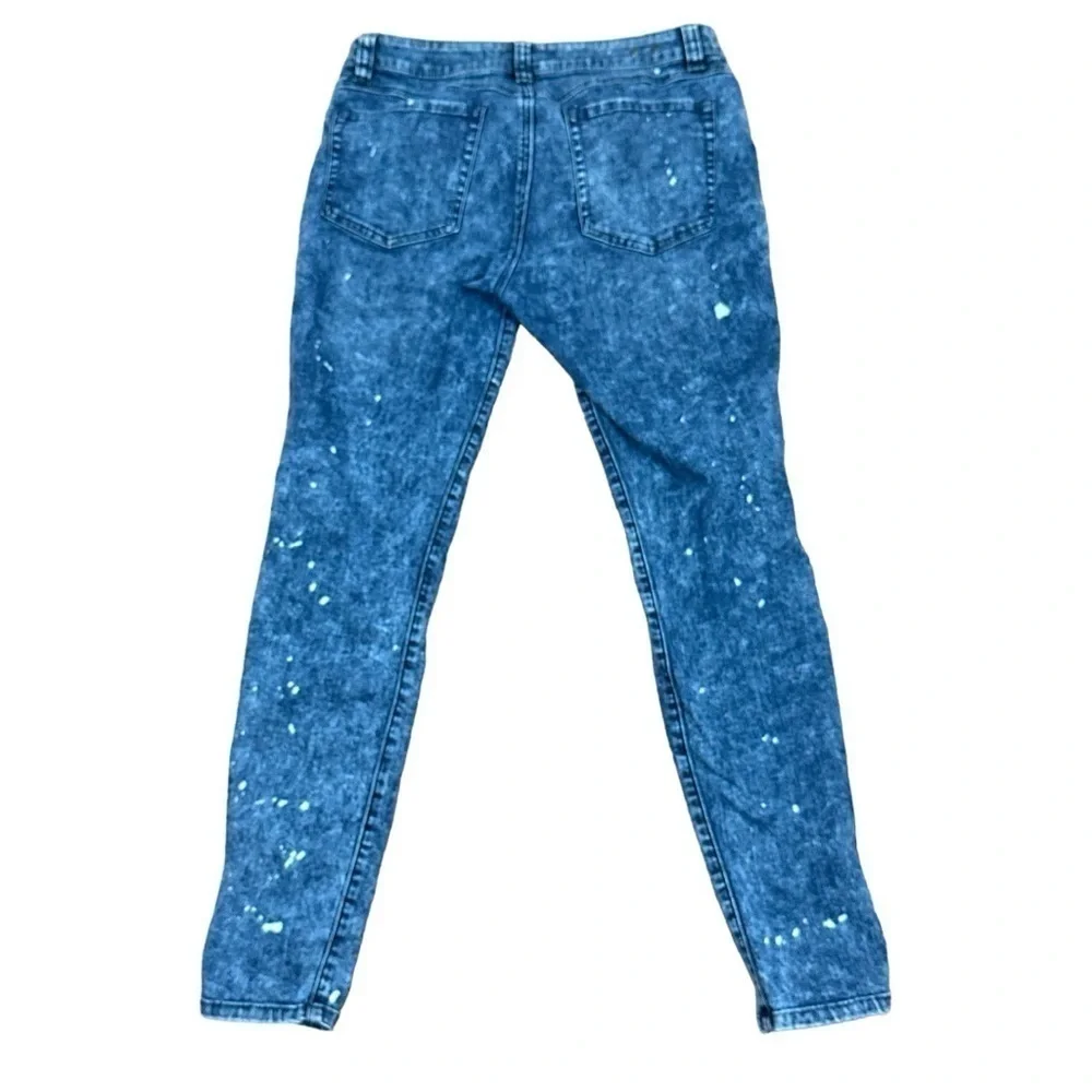 Cabi- Skinny Mid Rise Distressed Jeans- Size 8